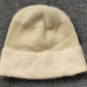 American Eagle AE Ivory Lambswool Angora Blend Fuzzy Knit Beanie One Size